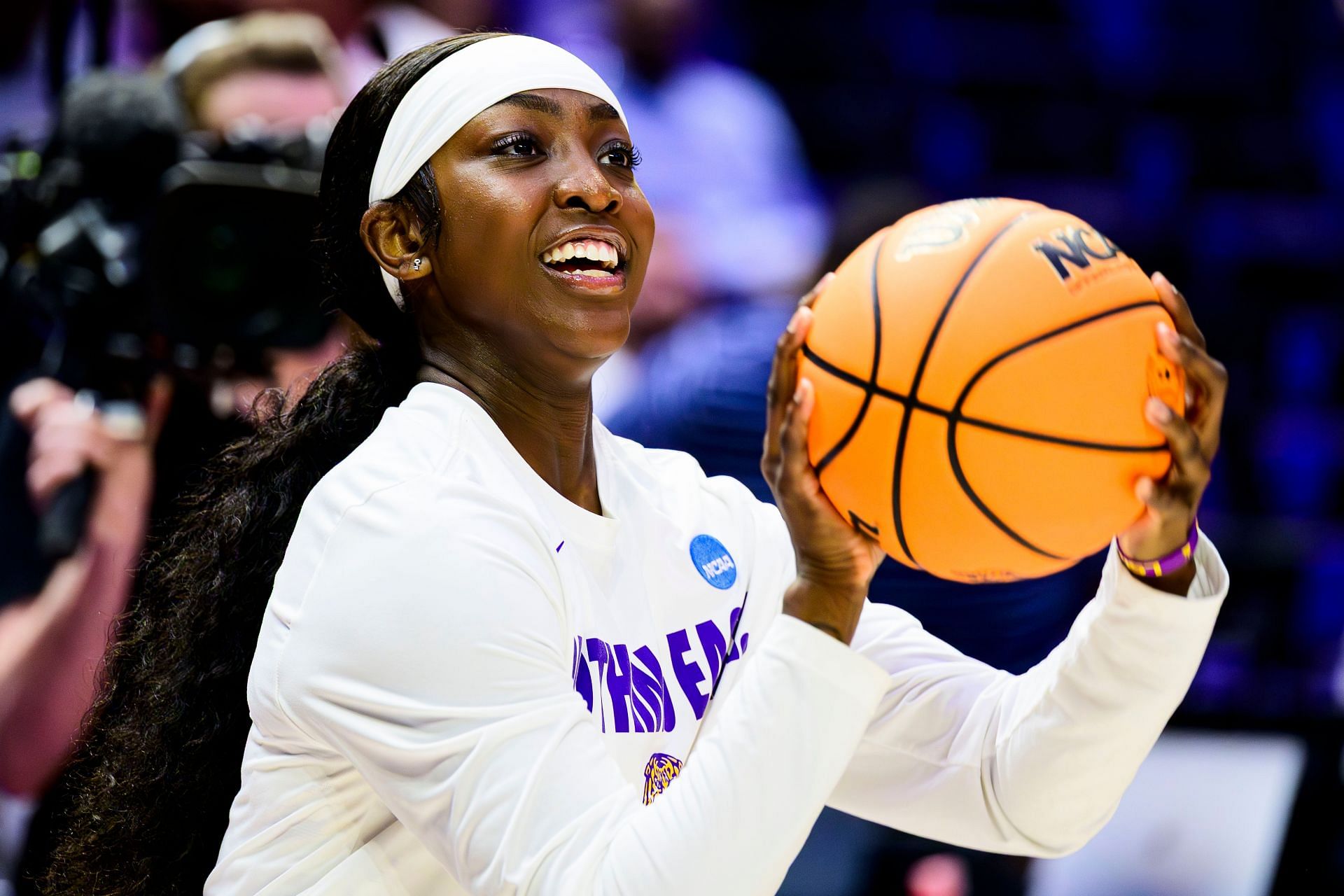 Flau'jae Johnson (#4) of the LSU Tigers in action against the San Diego State Aztecs during the First Round of the 2025 NCAA Women's Basketball Tournament held at Pete Maravich Assembly Center on March 22, 2025 in Baton Rouge, Louisiana. Photo: Getty